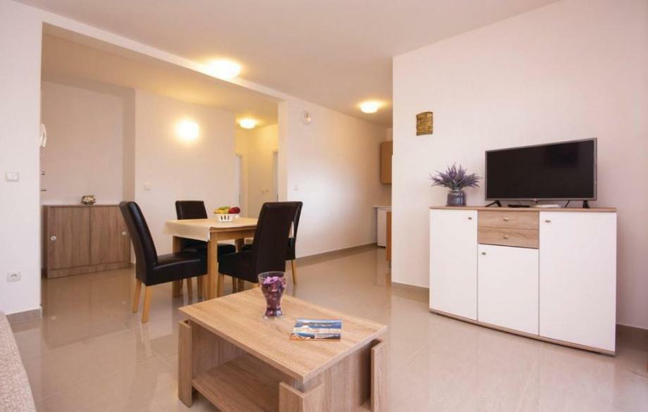 Apartmani Korenika Brodarica  Exteriör bild